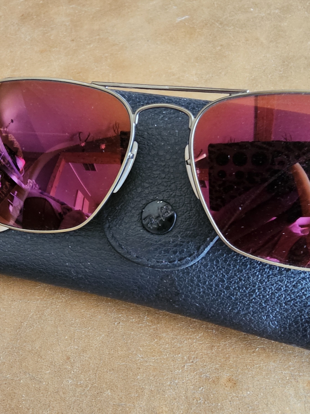 Ray-Ban Aviator Sunglasses with Pink Mirrored Lenses